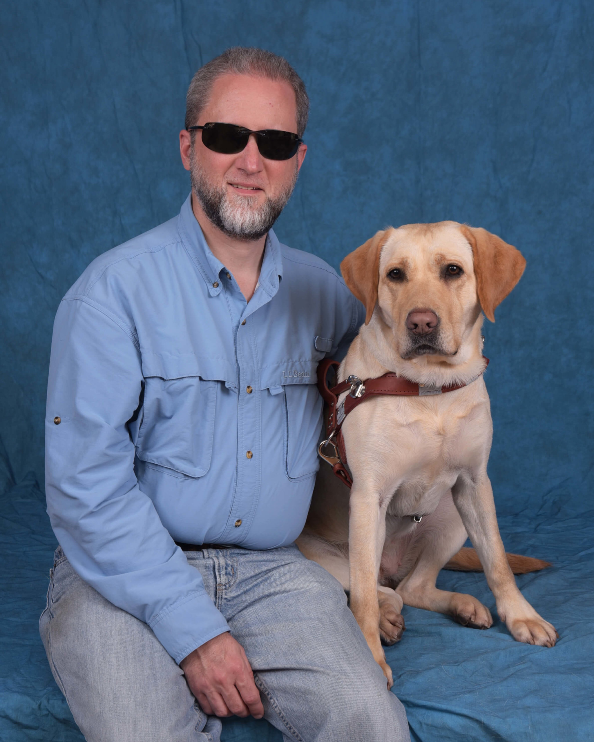 Graduate Everett and guide dog Sunny