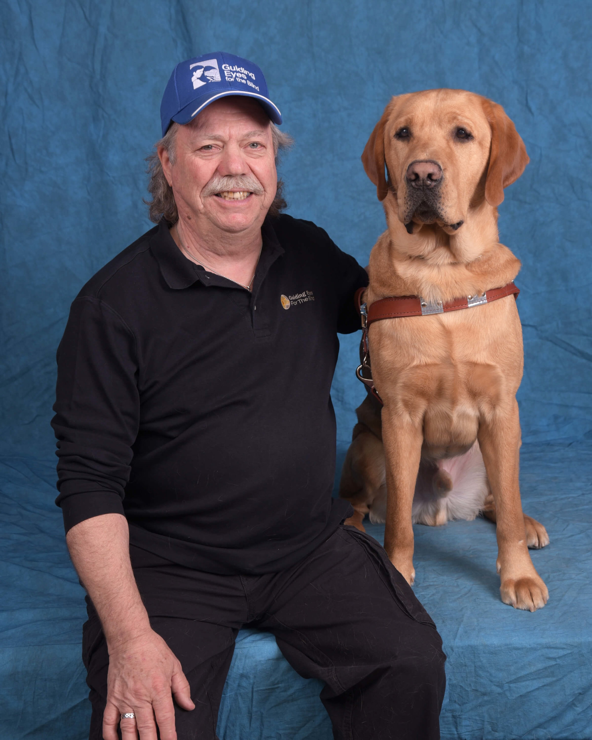 Graduate Thomas and guide dog Clifford