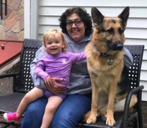 JoEllen with GEB stud dog Harris (1H414) and granddaughter Abigail